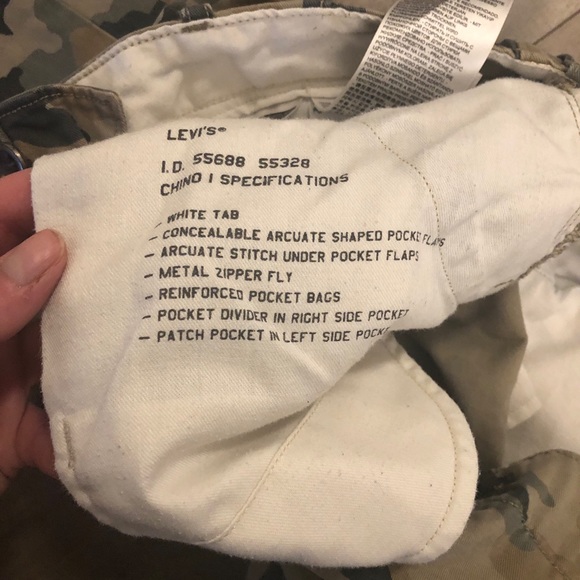 Men’s Levi’s Camo Chino - Picture 5 of 7